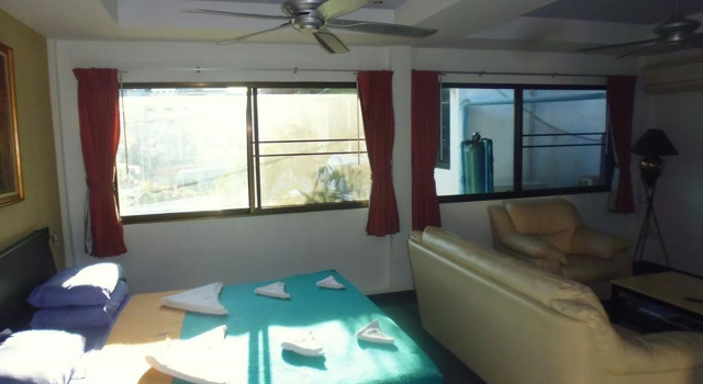 Villa Oranje Pattaya, Забронировать Вилла Виллы Паттайя, рядом с Кабаре-шоу Альказар, Вилла
