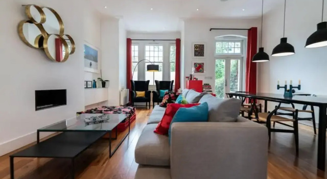 Коттедж с 5 комнатами The Clapham Crib - Spacious 4bdr House With Patio