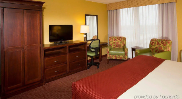 Rosen Inn, closest to Universal