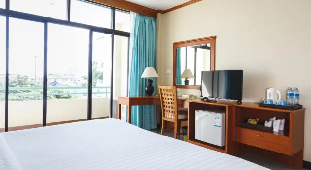 Surin Majestic Hotel, Забронировать Отель Сурин Surin Province