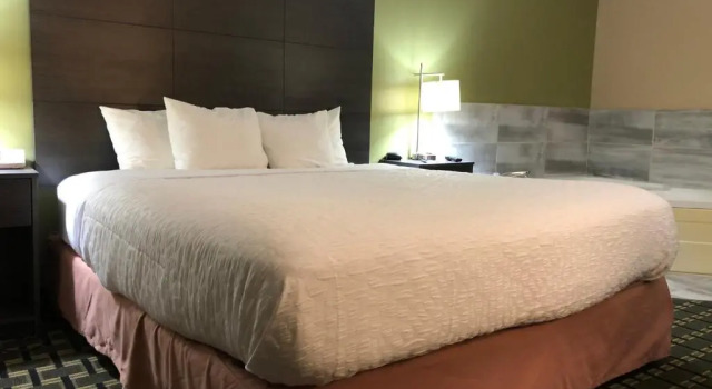 Номер Standard AmericInn by Wyndham Columbus Wisconsin