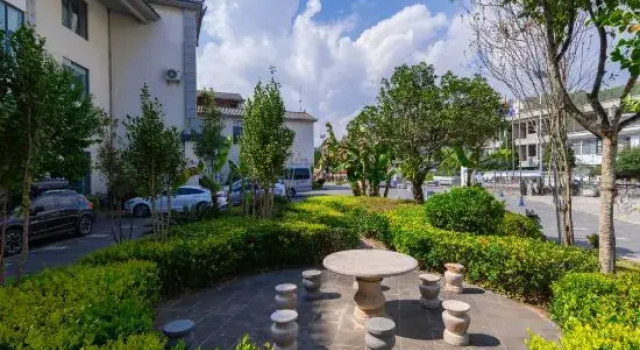 Tengchong Yongle Hot Spring Resort, Rezerwuj Ośrodek wypoczynkowy Hotele w Baoshan z parkingiem, Parking