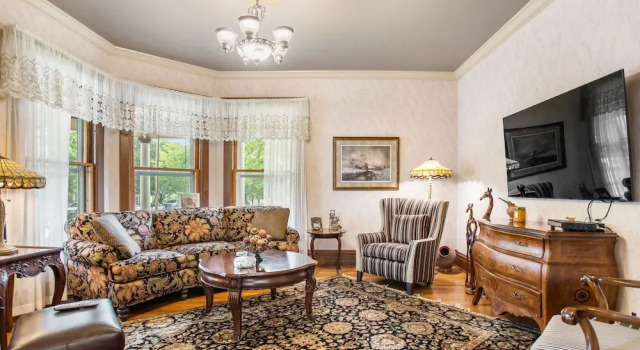 The Inn of Saugatuck, Book Bed and Breakfast Hoteller i Saugatuck med parkering, Parkering