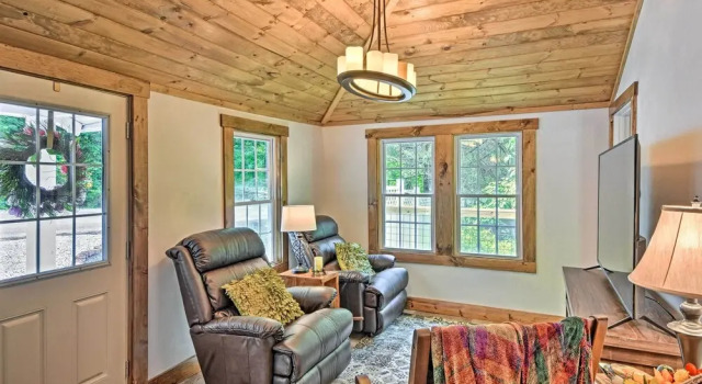3 Mi to Downtown: Renovated Highlands Cottage, Buchen Sie Ferienhaus Highlands North Carolina