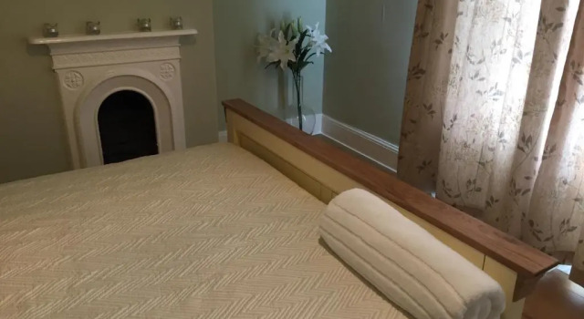 Tynant House- Modern 3 bed house- City centre and FREE parking, Забронировать Отель Отели Кардиффа с парковкой, рядом с Центр развлечений Parc All Weather Play, Парковка