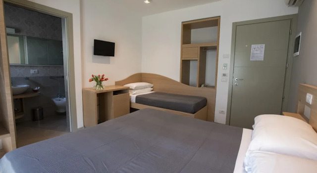 Трёхместный номер Standard с балконом Hotel Liane Riccione