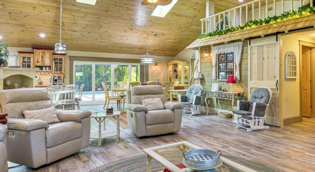 Peaceful 3-bedroom Home w/ Pool in Sarasota