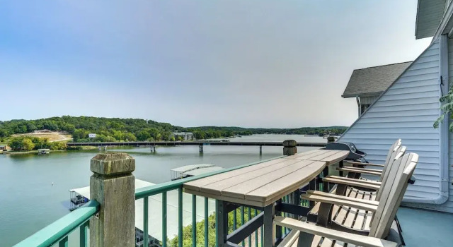 Апартаменты Lakefront Camdenton Condo Near Ha Ha Tonka
