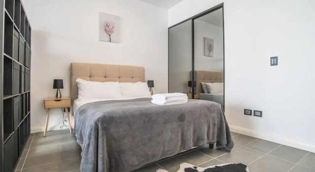 Home With Convenient Location! Close to Train&cbd