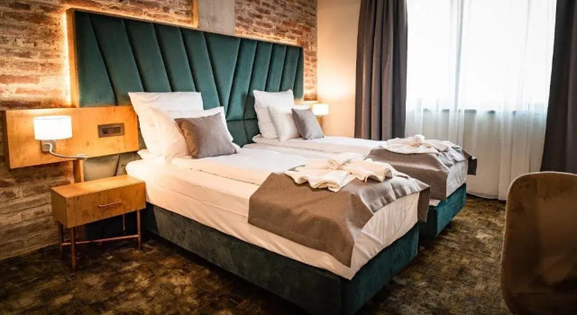 . MUSTANG Boutique Camere de inchiriat
