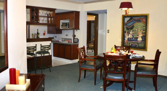 Номер Executive с балконом Yotau All Suites Hotel