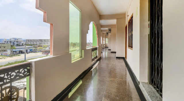 OYO Collection O 81237 V M Inn, Rezerwuj Hotel Hotele w Andhra Pradesh z parkingiem, Parking