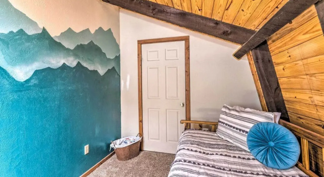 Rustic Ruidoso Log Cabin With Hot Tub & Deck!