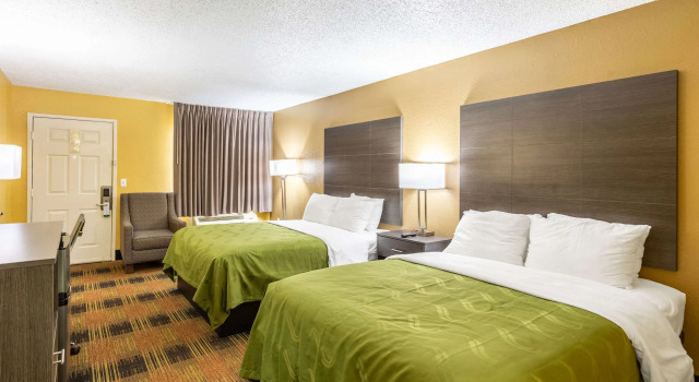 Четырёхместный номер Standard Quality Inn Mobile West Tillmans Corner