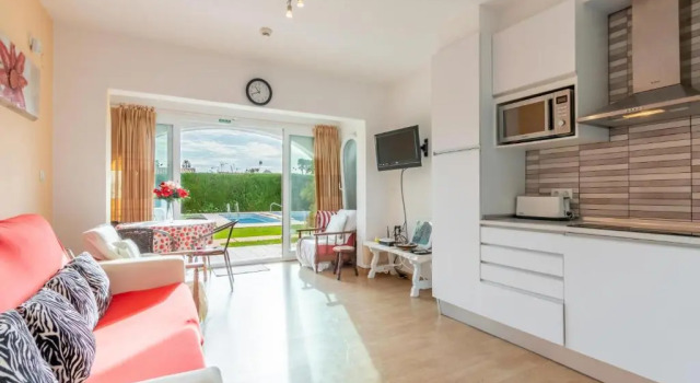 Well equipped 1 Bedroom Bungalow