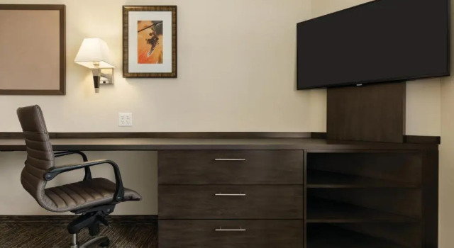 Double Suite Park Inn by Radisson, Calgary Airport North, AB