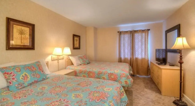 Cozy Ocean View Condo! Beach Front Building!, Забронировать Отель Отели Миртл-Бич с парковкой, рядом с Pine Lakes International Country Club, Парковка