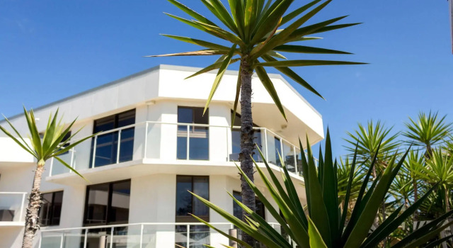 Bayview Beachfront Apartments, in town right on the beach