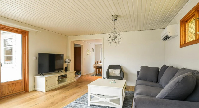 2 Bedroom Awesome Home In Brastad, Book Hotel  