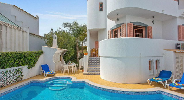 Spacious 4 Bedroom detached villa with swimming pool near the Old Village