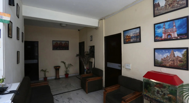 OYO 23478 Hotel Kamran Residency