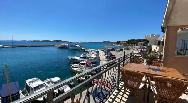 Апартаменты с 3 комнатами с видом на море Villa Adria