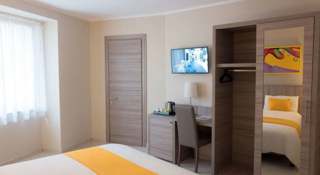 Четырёхместный номер Deluxe с 2 комнатами Art Suite nel Cuore di Napoli