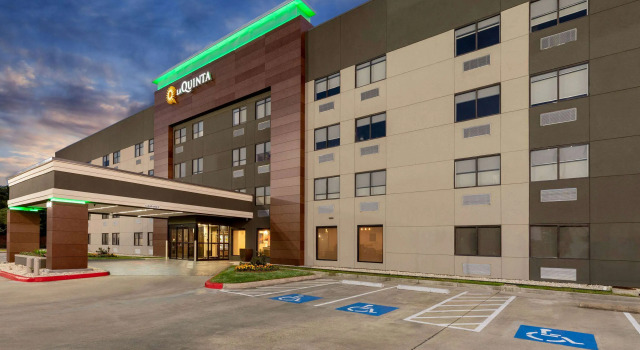 La Quinta Inn & Suites by Wyndham Houston NW Brookhollow