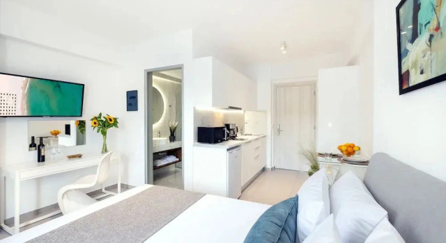 Студия с балконом Creta Sun luxury apartments