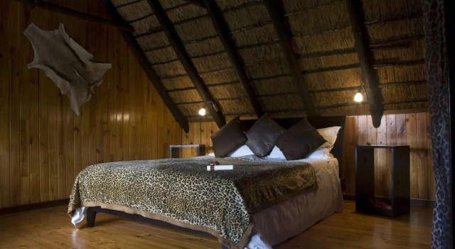 The Beautiful South Guesthouse, Забронировать Отель Отели Стелленбос с парковкой, рядом с African Art Boutique Stellenbosch, Парковка
