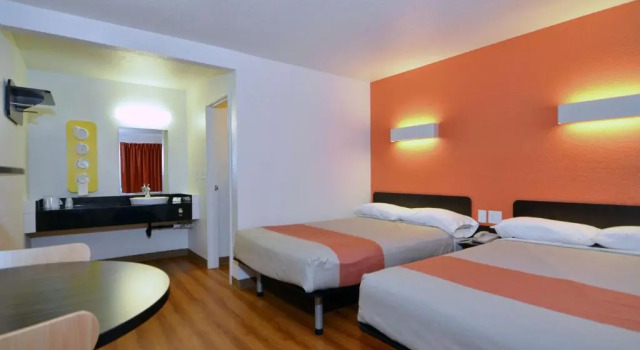 Четырёхместный номер Standard Motel 6-Palm Desert, CA - Palm Springs Area