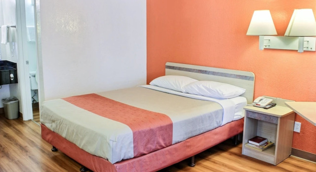Люкс Deluxe Motel 6-Coalinga, CA - East