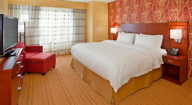 Двухместный люкс c 1 комнатой Courtyard by Marriott Pittsburgh North/Cranberry Woods