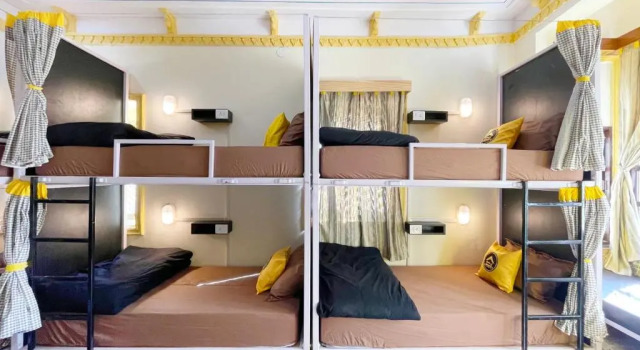 Кровать в общем номере The Hosteller Udaipur