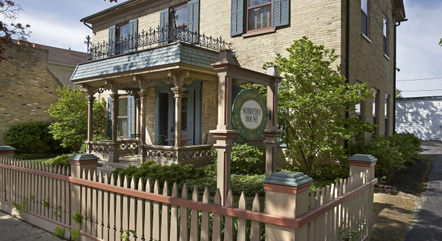Washington House Inn, Book Bed and Breakfast Cedarburg Wisconsin