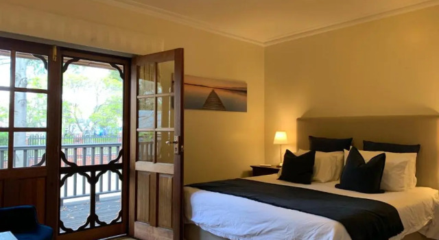 Номер Luxury Guildford River Retreat