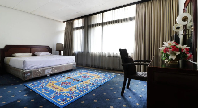 Suite Istana Hotel Bandung Mitra RedDoorz