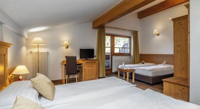 Четырёхместный номер Classic c 1 комнатой с балконом Kinderhotel Adriana