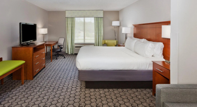 Двухместный люкс Holiday Inn Express Hotel & Suites Phenix City - Columbus by IHG