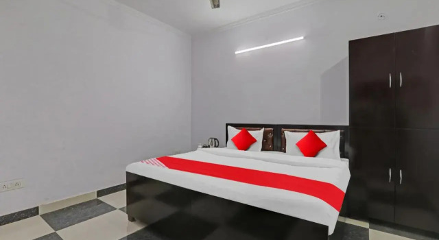OYO Flagship 80680 Hotel Harsh Inn, Забронировать Отель Лакхнау штат Уттар-Прадеш