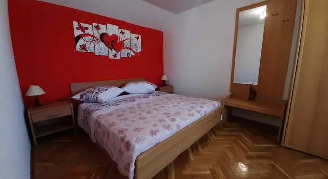 Cozy Apartments With Private Balcony Vinisce, Забронировать Апартаменты/квартира Отели Винишче с парковкой, рядом с Пляж Смоквина, Парковка