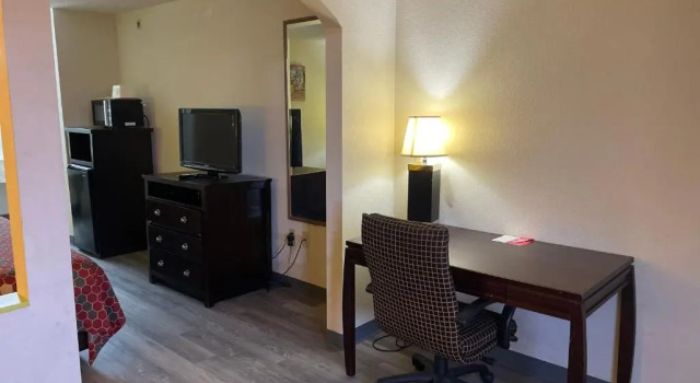 Люкс Econo Lodge Inn & Suites Sweetwater I-20