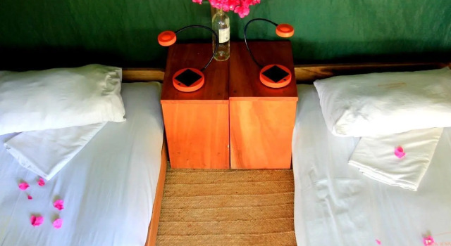 Тент с красивым видом из окна Distant Relatives Ecolodge & Backpackers