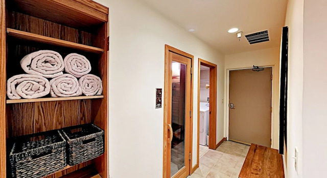 New Listing! Alpine Gem: Private Hot Tub & Sauna 3 Bedroom Townhouse, Varaa Lomakoti Park City 