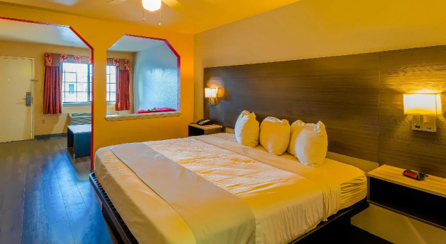 Номер Premium OYO Hotel Yoakum West