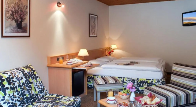 Трёхместный номер Superior Logis Hostellerie Motel Au Bois Le Sire