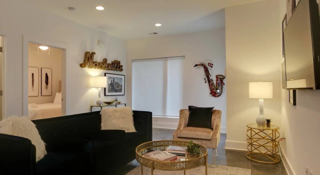 4br/3.5ba w/ Loft, Deck, & Ping Pong by Domio, Book Feriehus Villaer i Nashville, Villa