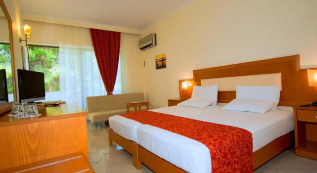 Двухместный номер Superior Porfi Beach Hotel