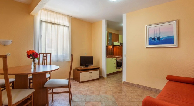 Tidy Apartment with Ac, Just 12 Km. From Sibenik, Забронировать Апартаменты/квартира Апартаменты Водице, рядом с Частный Пляж Отеля «Кристина», Апартаменты/квартира