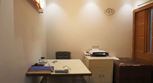 JJK Homestay By OYO Rooms, Забронировать Отель Нойда штат Уттар-Прадеш